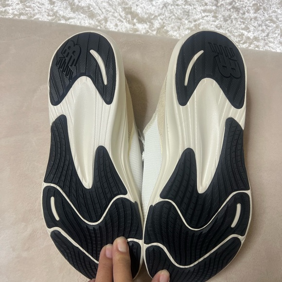 New Balance - Picture 5 of 9